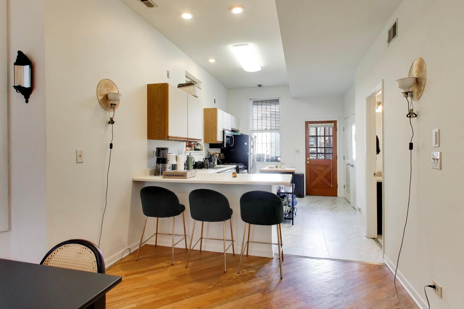 708 West Buckingham Place Chicago IL 60657