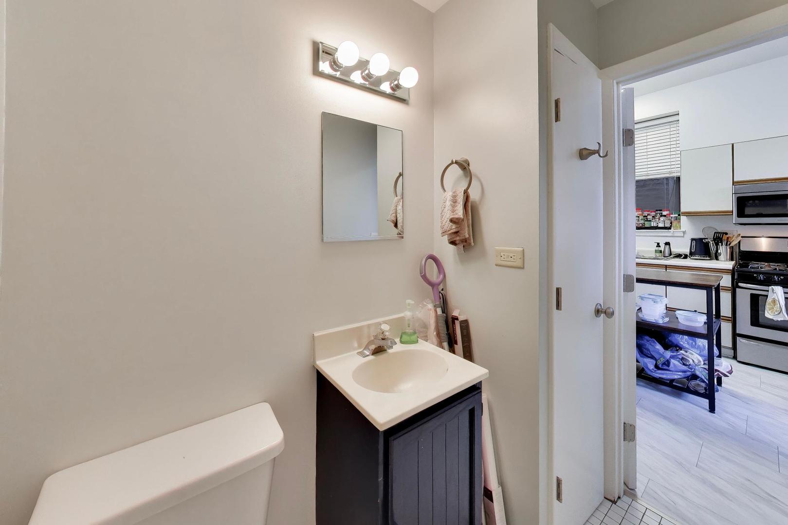 708 West Buckingham Place Chicago IL 60657