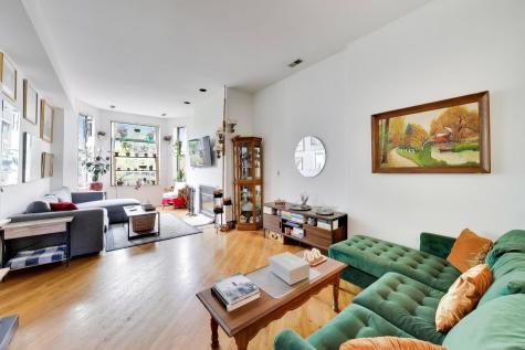 708 West Buckingham Place Chicago IL 60657