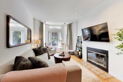 708 West Buckingham Place Chicago IL 60657