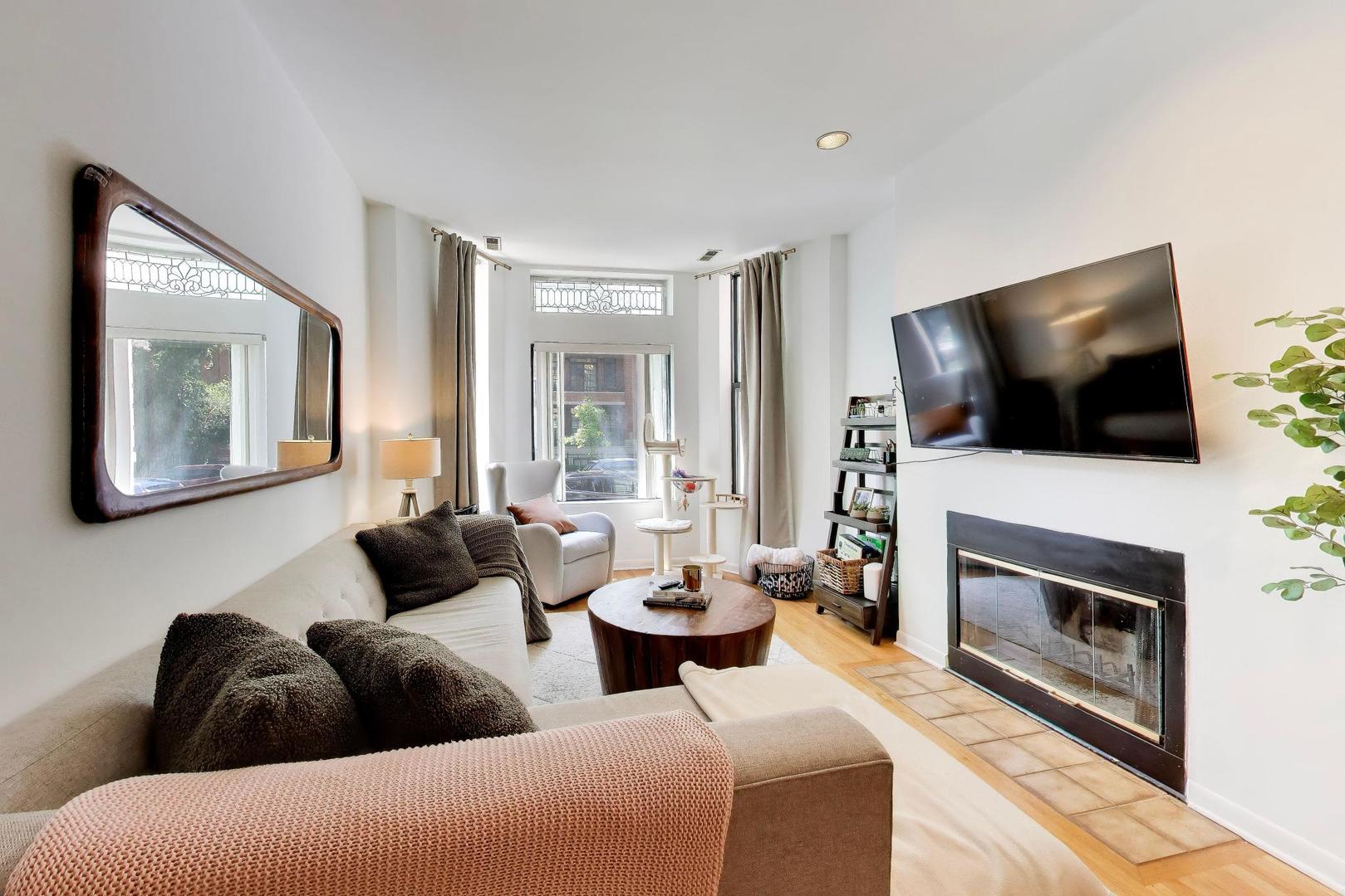 708 West Buckingham Place Chicago IL 60657