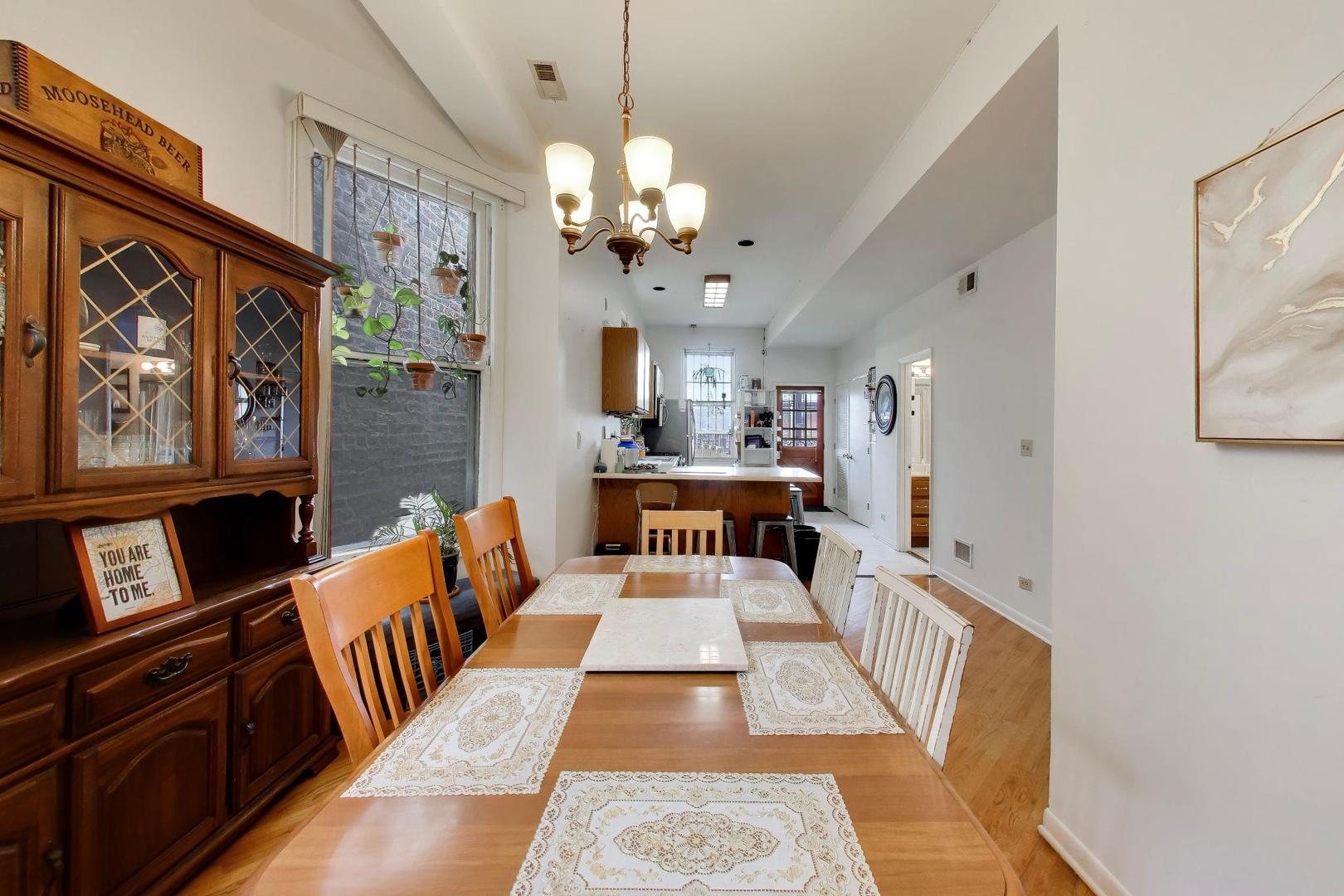708 West Buckingham Place Chicago IL 60657
