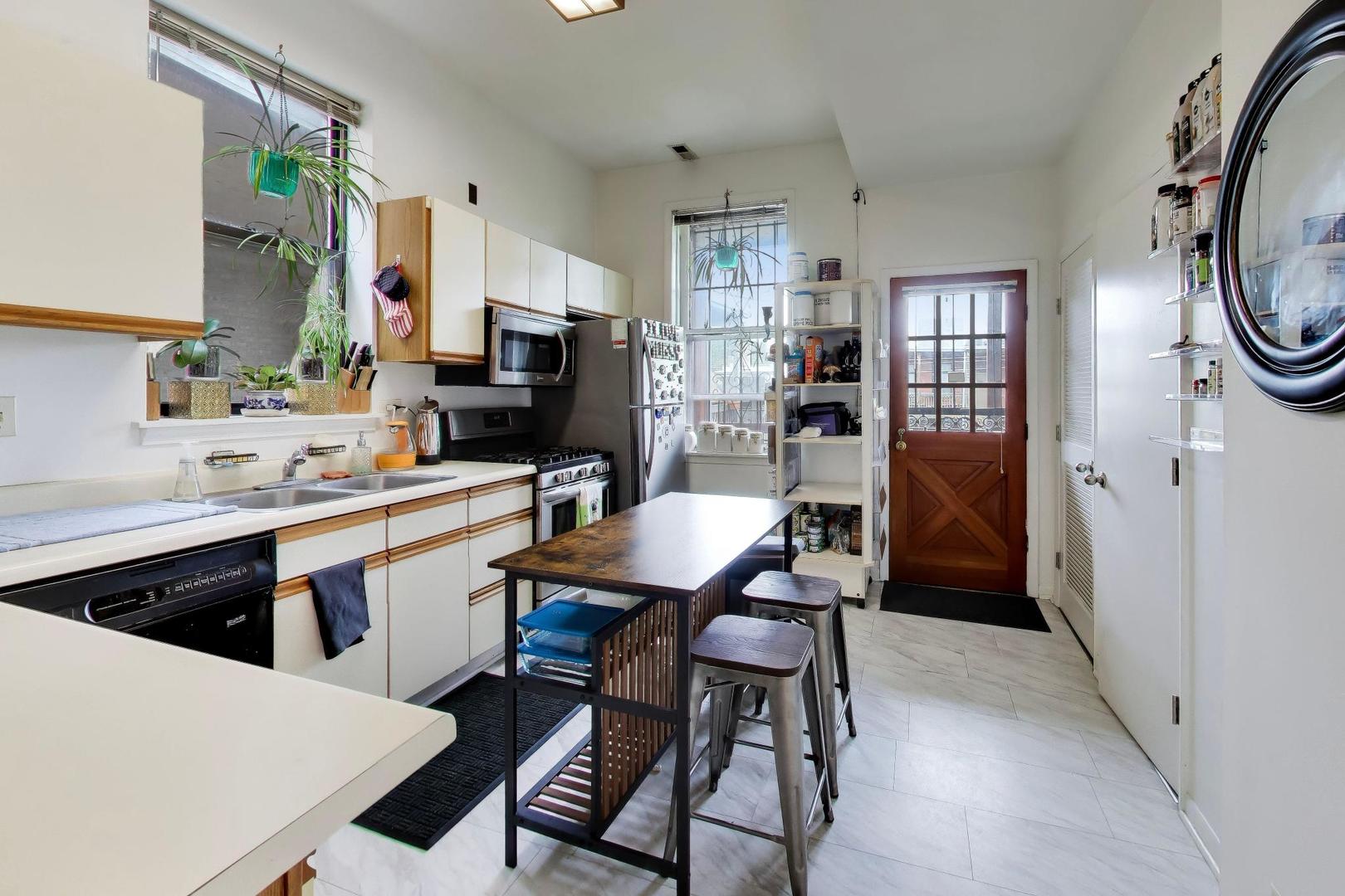 708 West Buckingham Place Chicago IL 60657