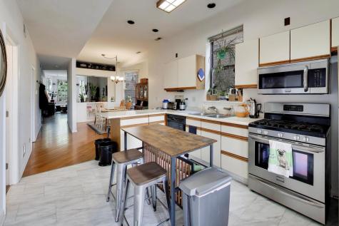 708 West Buckingham Place Chicago IL 60657