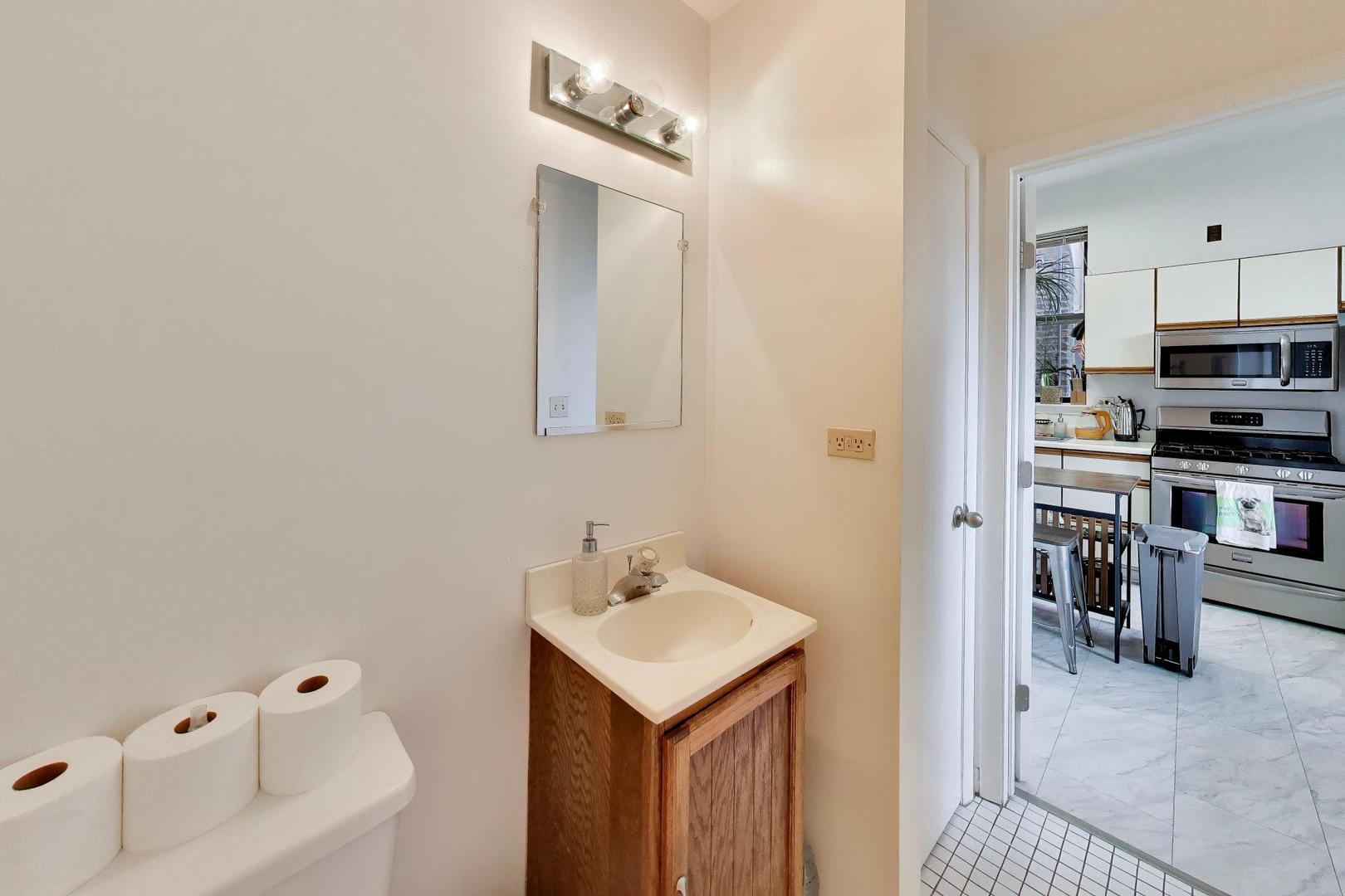708 West Buckingham Place Chicago IL 60657
