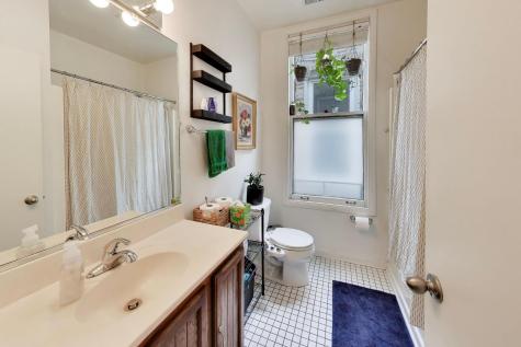 708 West Buckingham Place Chicago IL 60657