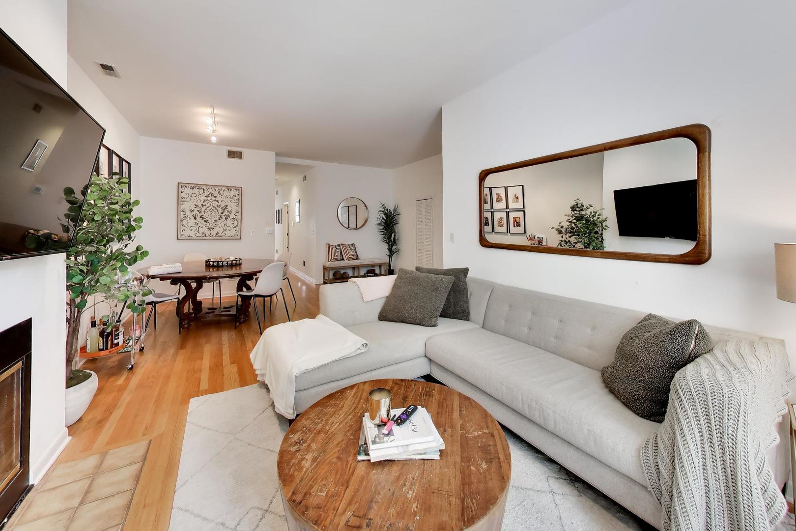 708 West Buckingham Place Chicago IL 60657