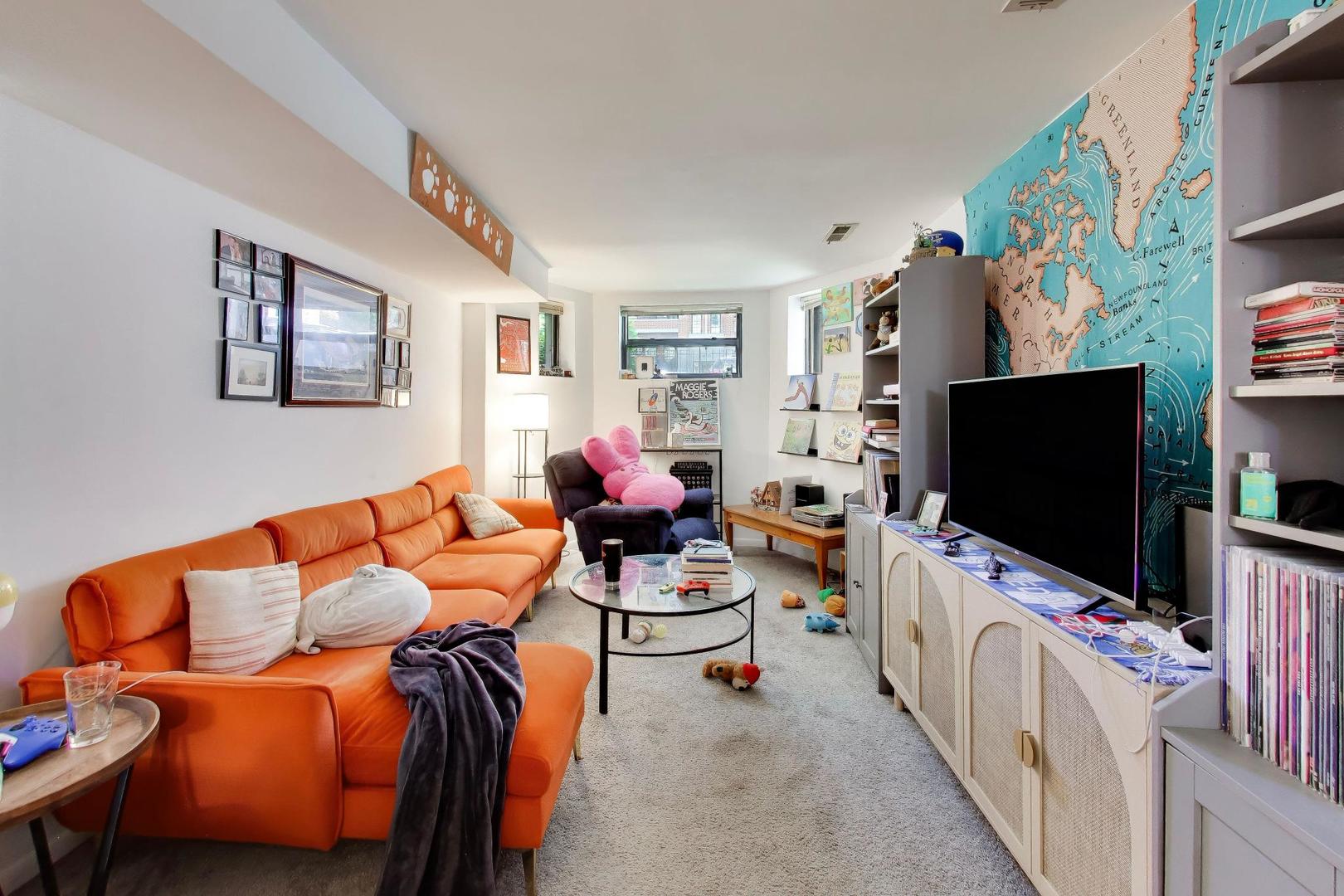 708 West Buckingham Place Chicago IL 60657