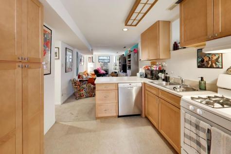 708 West Buckingham Place Chicago IL 60657