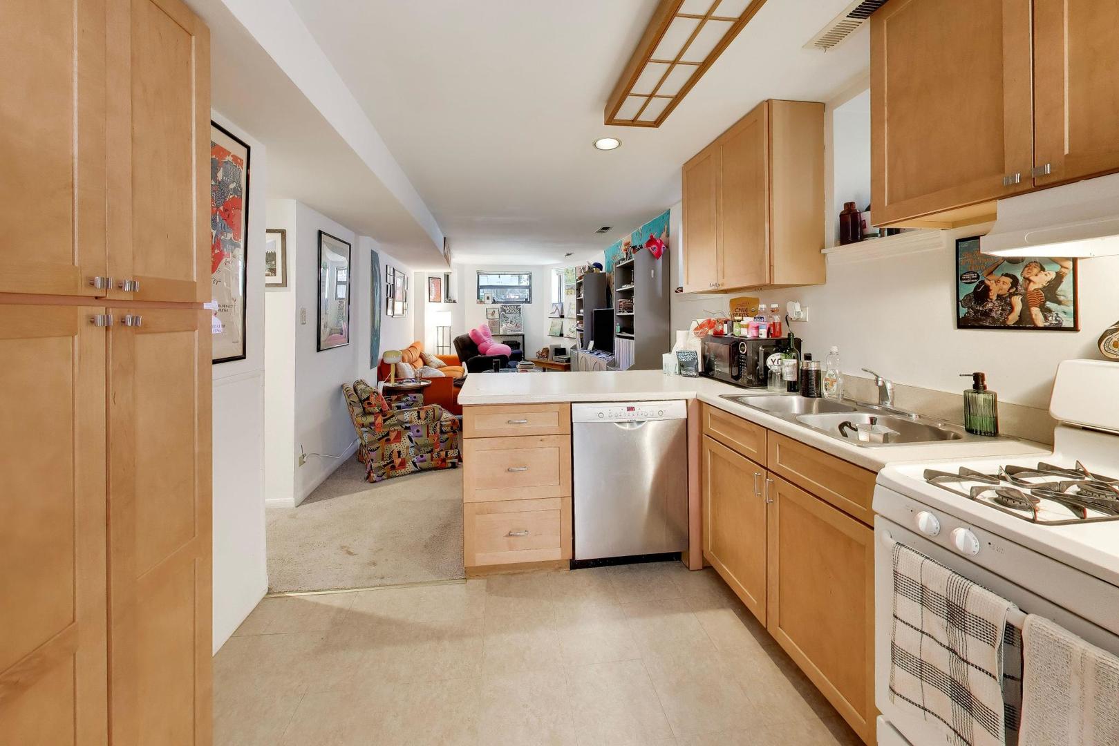 708 West Buckingham Place Chicago IL 60657