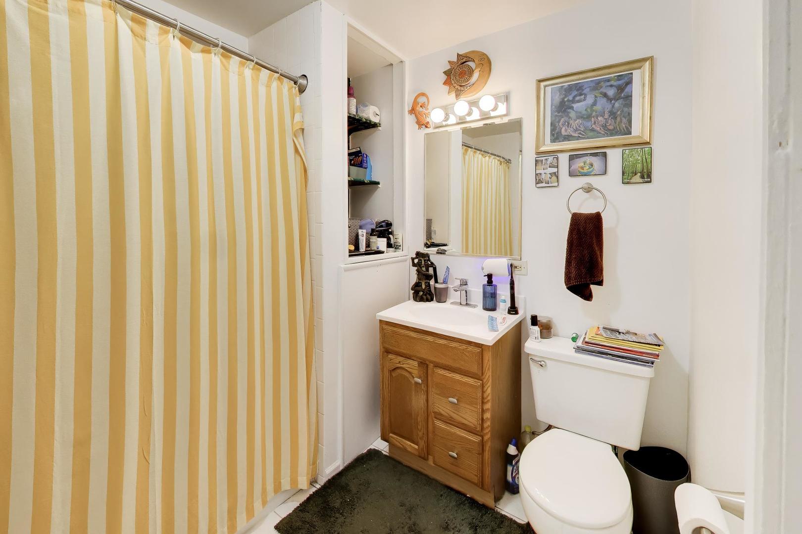 708 West Buckingham Place Chicago IL 60657