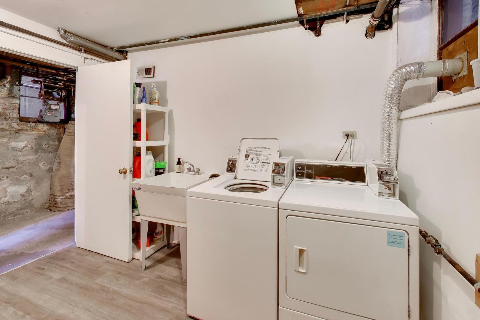 708 West Buckingham Place Chicago IL 60657
