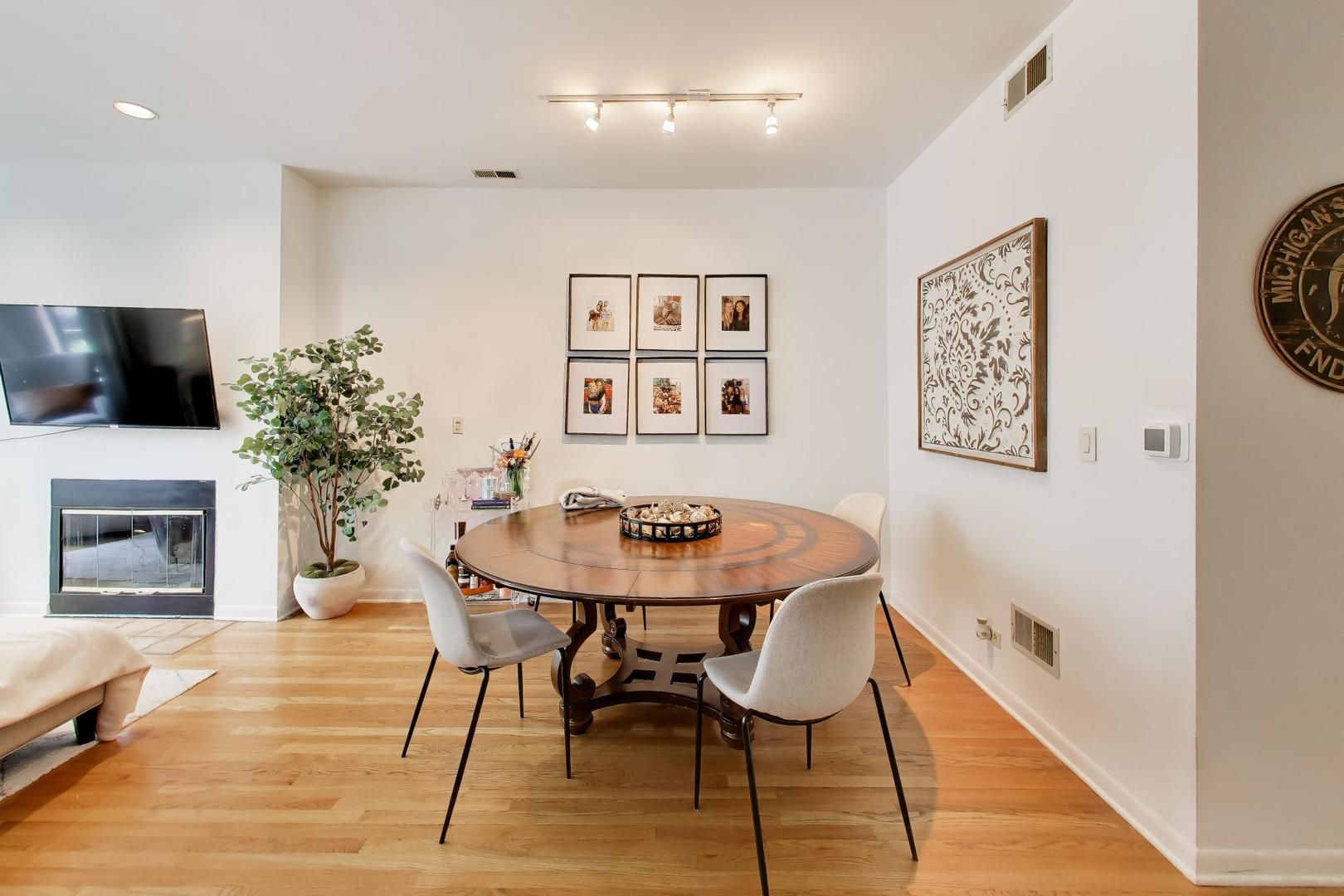 708 West Buckingham Place Chicago IL 60657