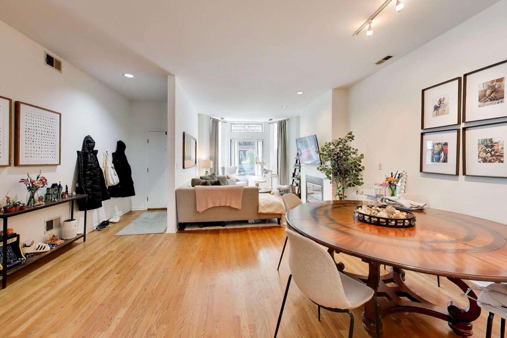 708 West Buckingham Place Chicago IL 60657