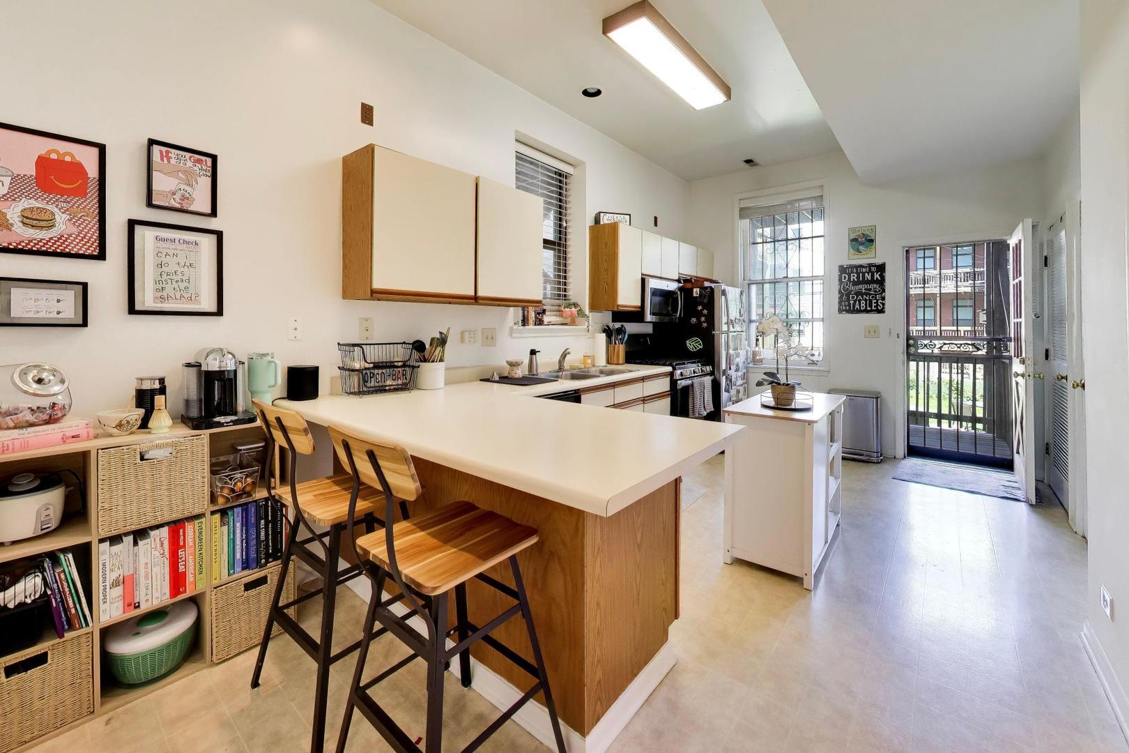 708 West Buckingham Place Chicago IL 60657