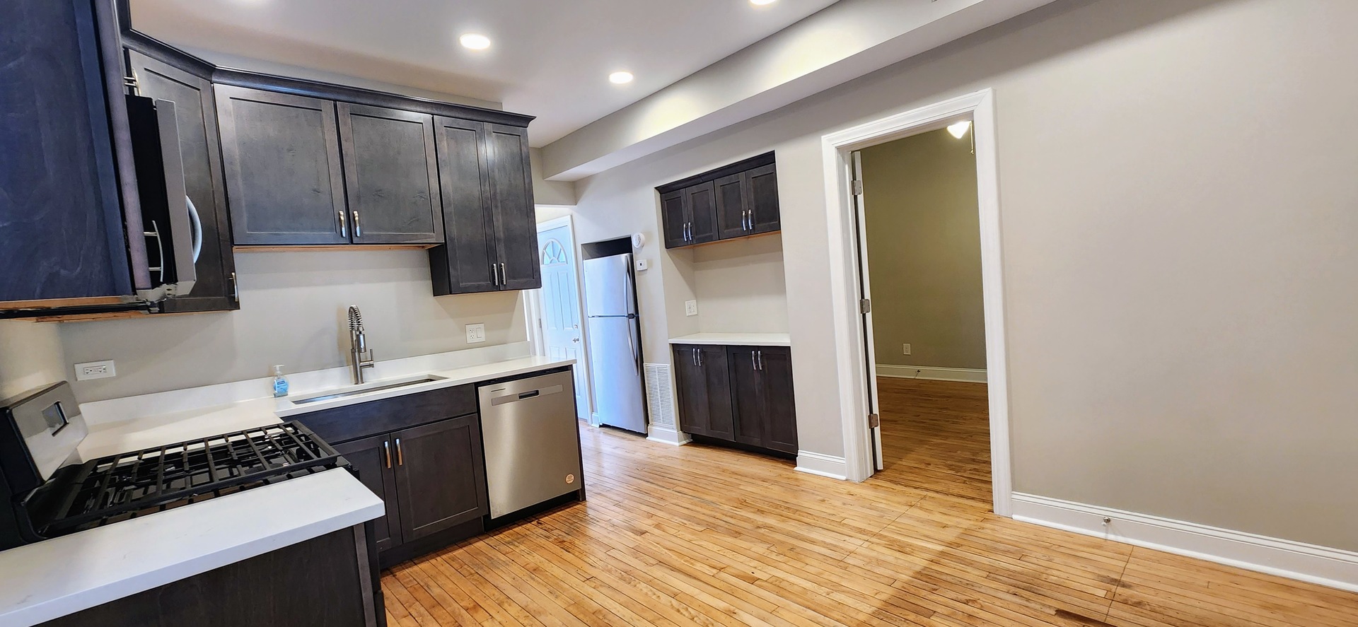 3816 West Montrose Avenue Chicago IL 60618