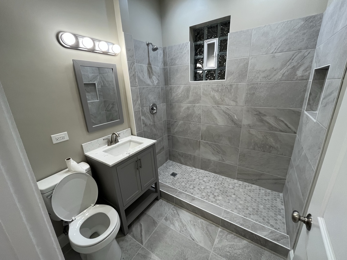 3816 West Montrose Avenue Chicago IL 60618