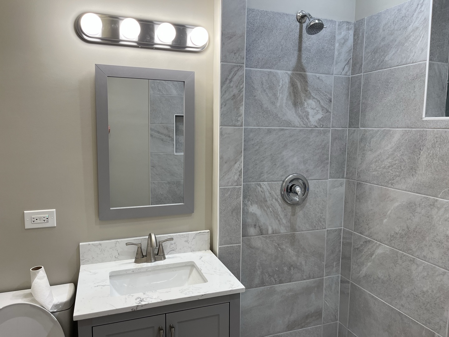 3816 West Montrose Avenue Chicago IL 60618