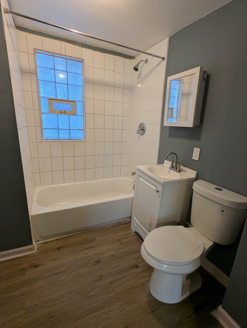 8444 South Escanaba Avenue Chicago IL 60617