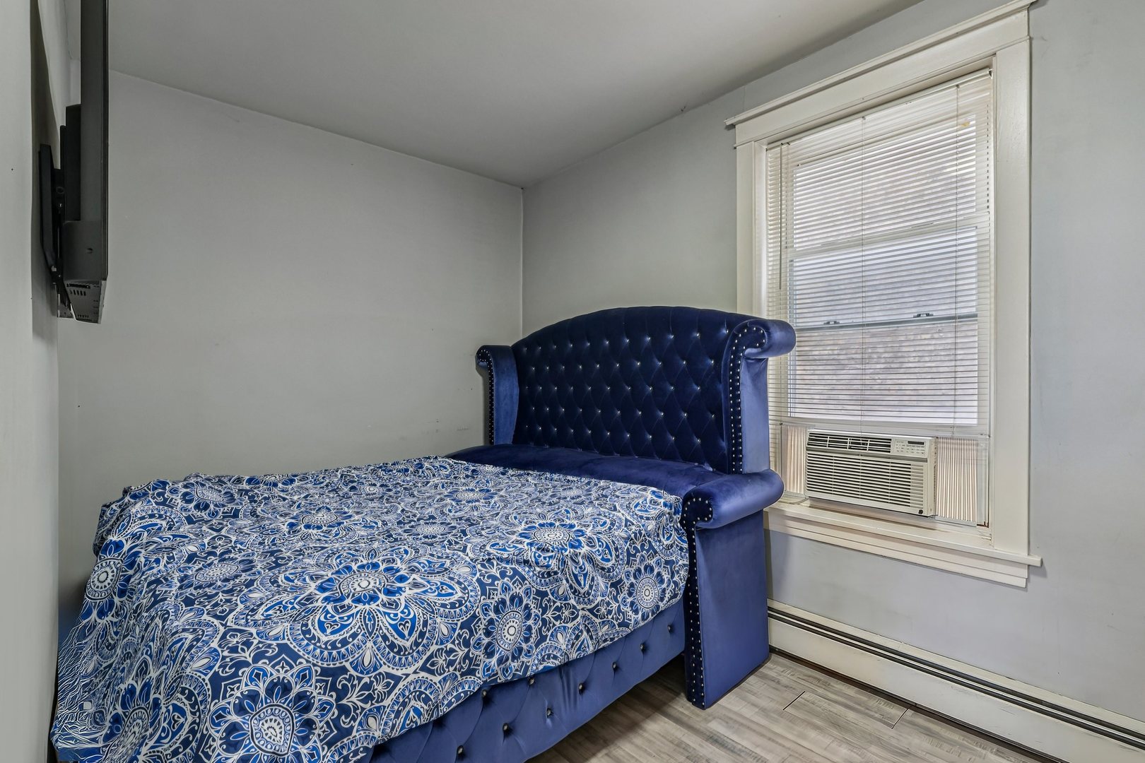 956 North Trumbull Avenue Chicago IL 60651