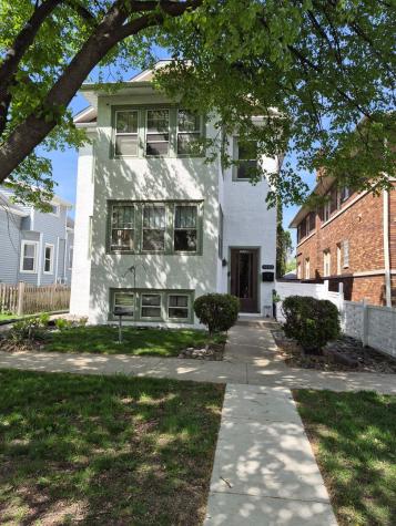 9002 Sheridan Avenue Brookfield IL 60513