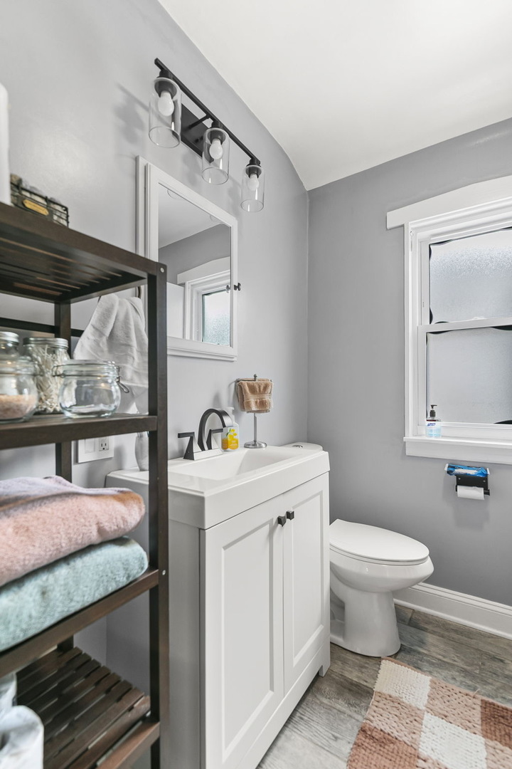 4915 West Winnemac Avenue Chicago IL 60630