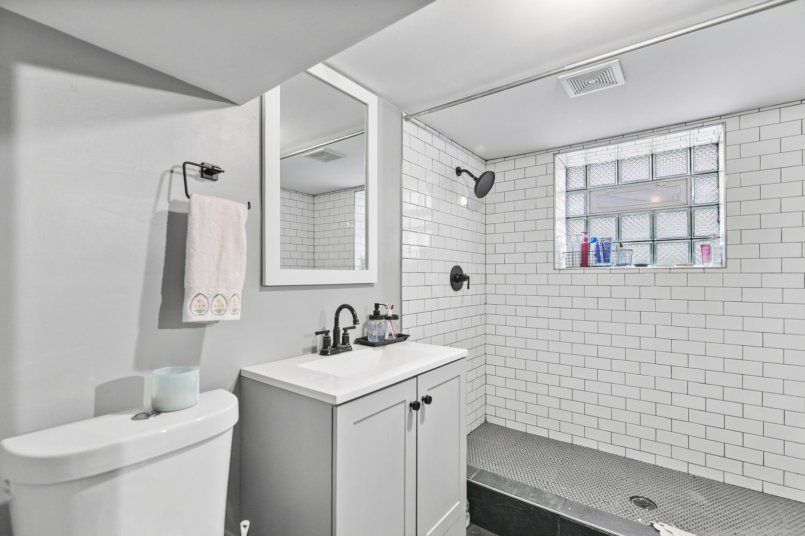 4915 West Winnemac Avenue Chicago IL 60630
