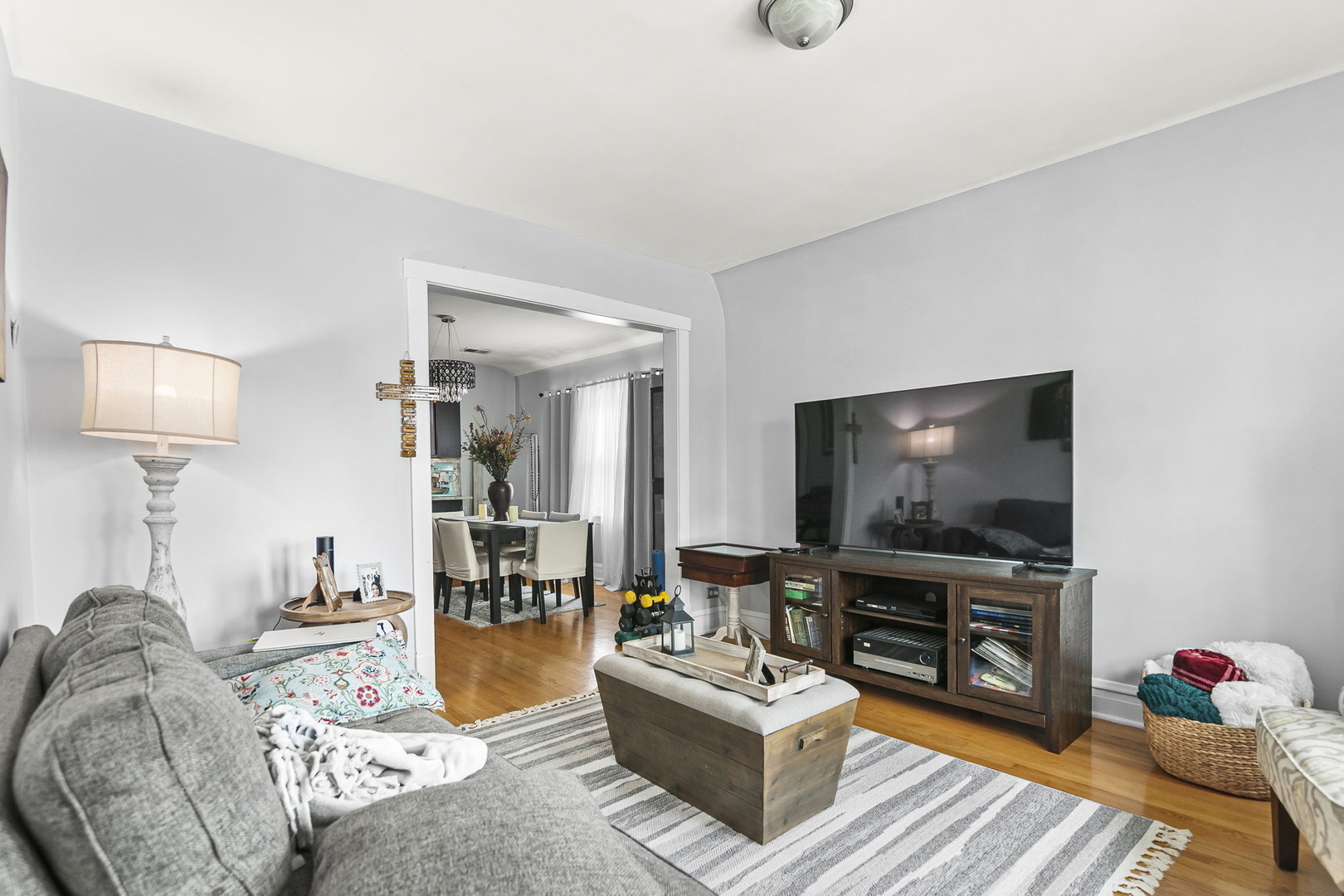 4915 West Winnemac Avenue Chicago IL 60630