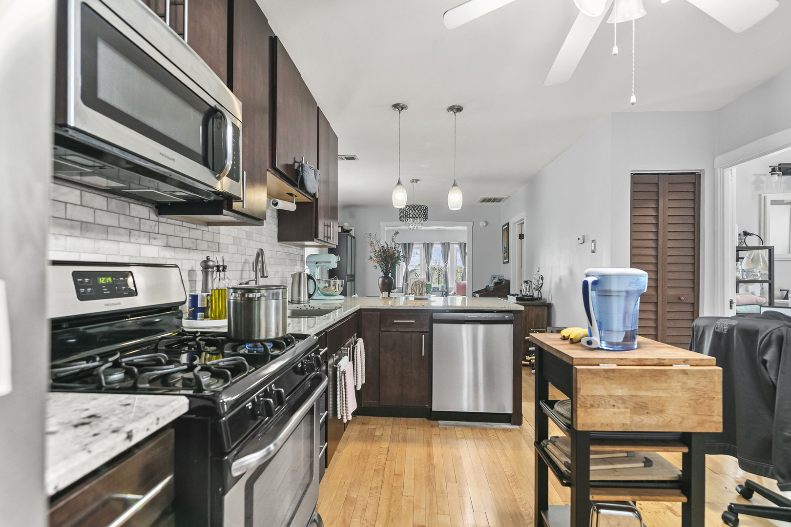 4915 West Winnemac Avenue Chicago IL 60630