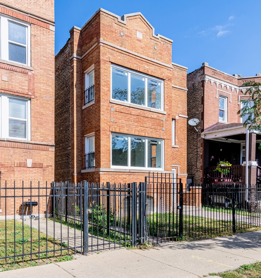 4044 West Kamerling Avenue Chicago IL 60651