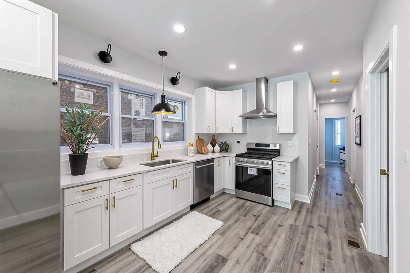 4044 West Kamerling Avenue Chicago IL 60651