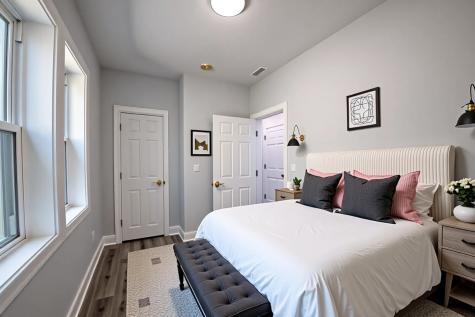 4044 West Kamerling Avenue Chicago IL 60651