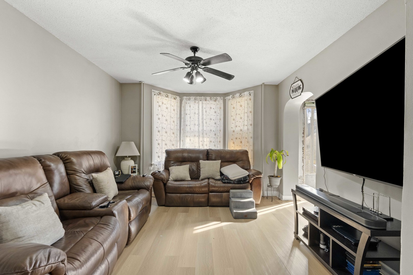 2922 East 97th Street Chicago IL 60617