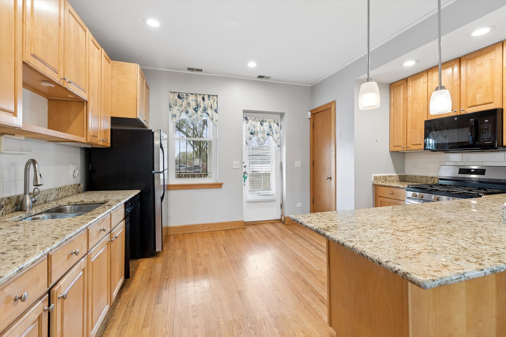 4217 West Grace Street Chicago IL 60641