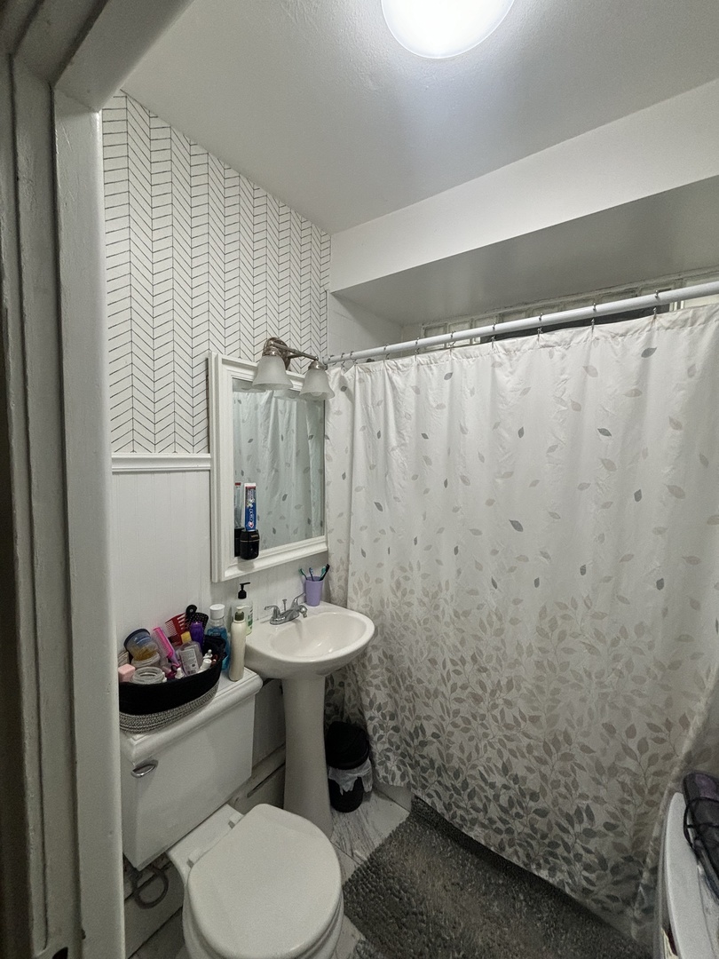 2249 North Long Avenue Chicago IL 60639
