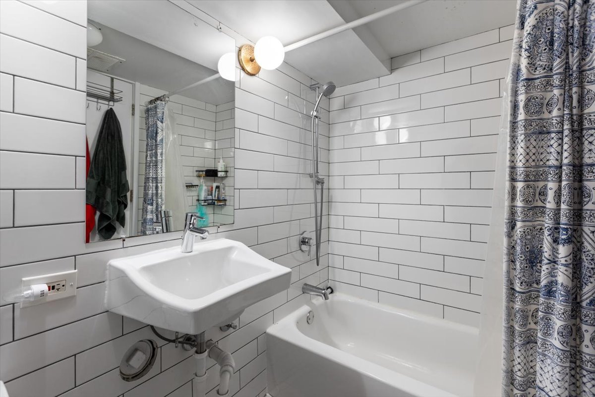 1630 West 21st Place Chicago IL 60608