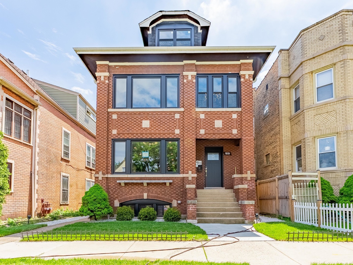 5131 West Roscoe Street Chicago IL 60641