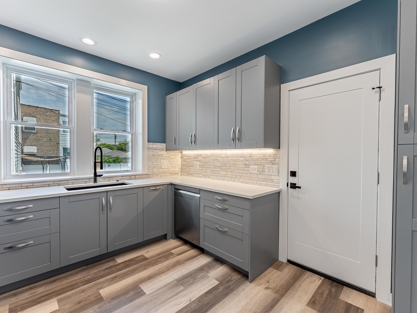 5131 West Roscoe Street Chicago IL 60641