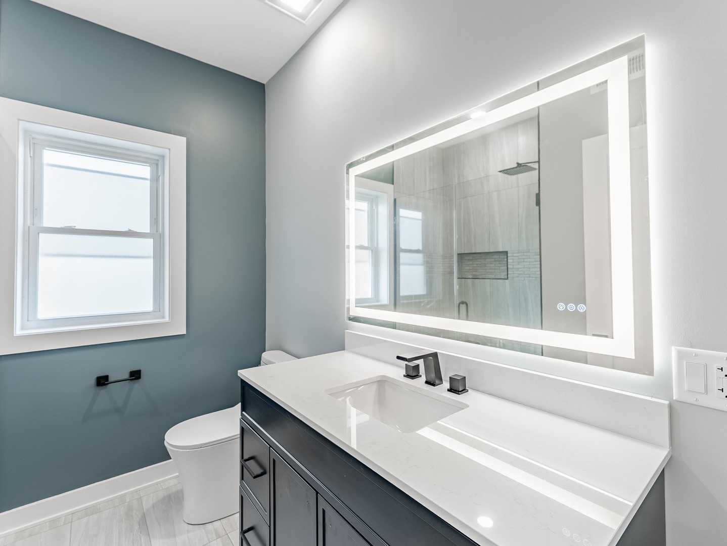 5131 West Roscoe Street Chicago IL 60641
