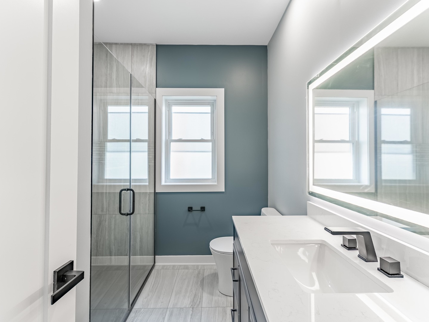 5131 West Roscoe Street Chicago IL 60641