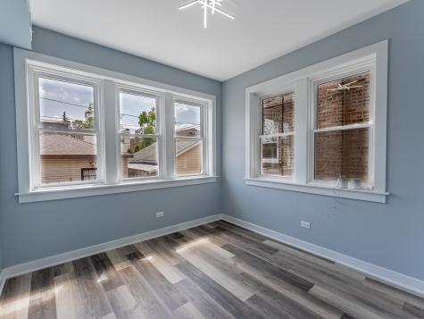 5131 West Roscoe Street Chicago IL 60641