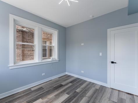 5131 West Roscoe Street Chicago IL 60641