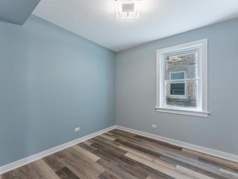 5131 West Roscoe Street Chicago IL 60641