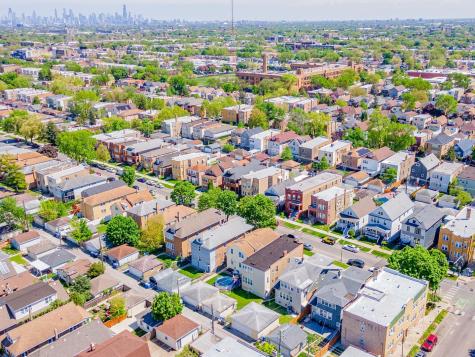 5131 West Roscoe Street Chicago IL 60641