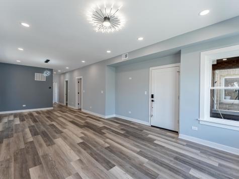 5131 West Roscoe Street Chicago IL 60641
