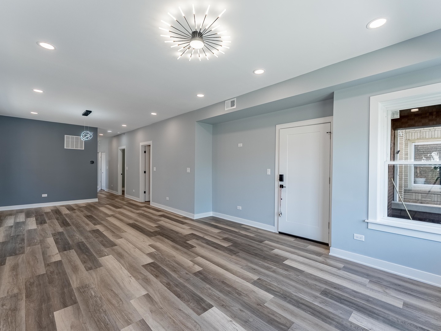 5131 West Roscoe Street Chicago IL 60641