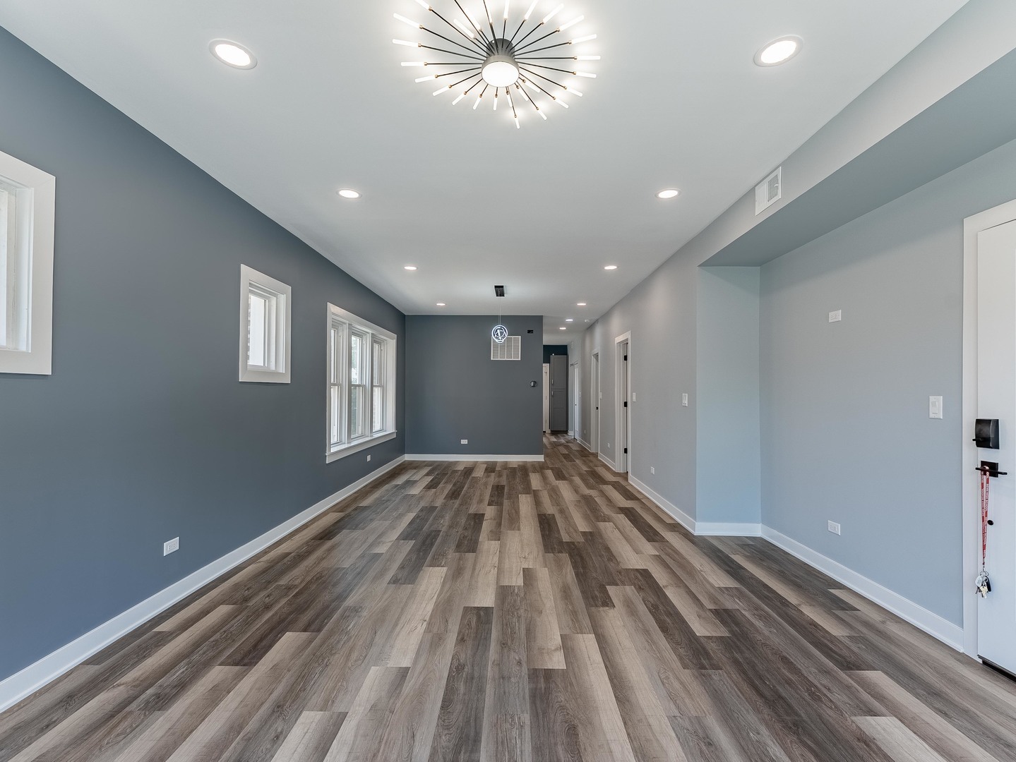 5131 West Roscoe Street Chicago IL 60641