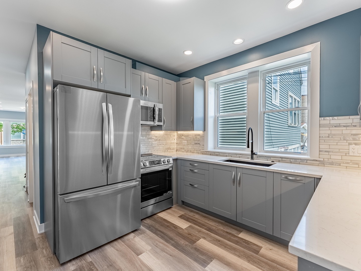 5131 West Roscoe Street Chicago IL 60641