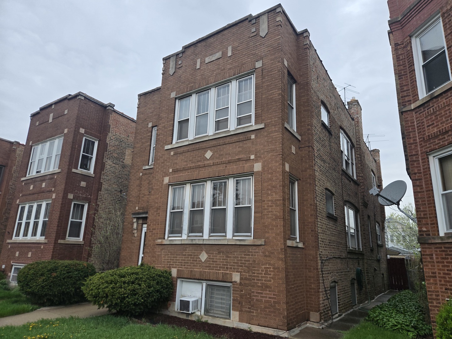 5342 West Newport Avenue Chicago IL 60641