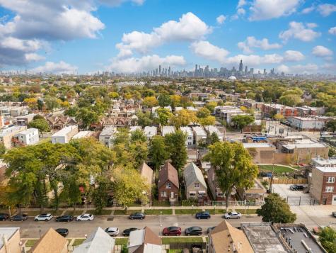 820 North Monticello Avenue Chicago IL 60651